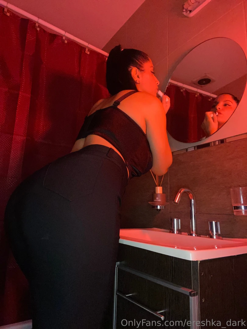 Your whole world revolves around my ass doesn t it every curve of mine 