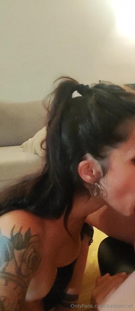 Me lame las tetas le chupo la polla follamos en la silla y se corre en 