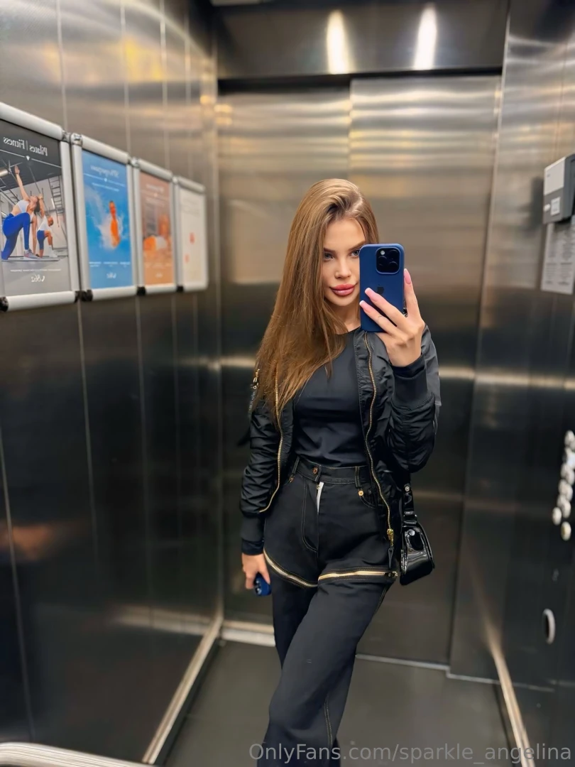 Just a little elevator selfie before i conquer the day 