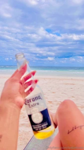 Que en ves de una botella fuera un dildo para met rmelo aqu