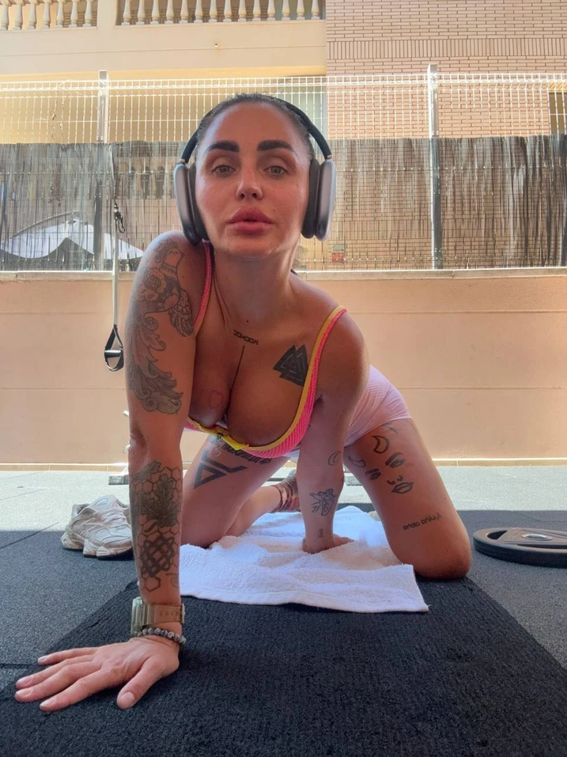 Would you like to work out with me in the same gym which photo do you 