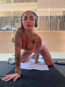 Would you like to work out with me in the same gym which photo do you