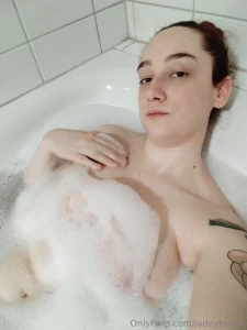Es gibt nichts sch neres als in der badewanne zu liegen und sich zu