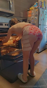 Made lavender lemon bars tonight support me so i can make more