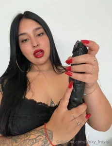 I love looking at cocks and telling them exactly what they do to me do