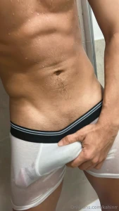 Me masturbo en la ducha part 1