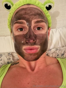 Hehehehe getting face ready for xmas