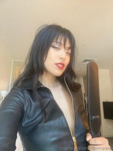 Messy hair messy lipstick hard paddle