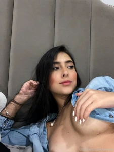 Te muestro m s si te portas mal i show you more if you behave badly