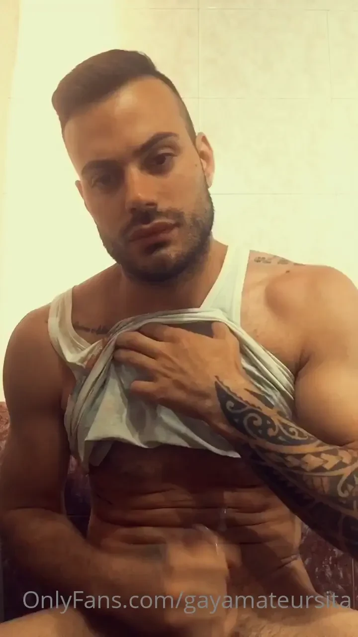 This is italian porn actor victordiamond his 9 inch dick is to die for 