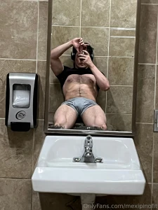 What s up party people good afternoon