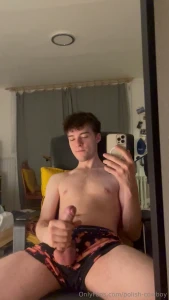 Well i just wanted to take a nice mirror selfie and ended up cumming