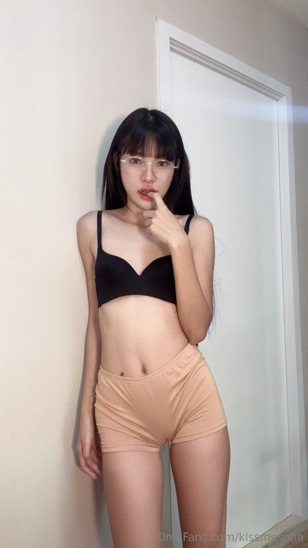 What do you notice in this picture part 1 