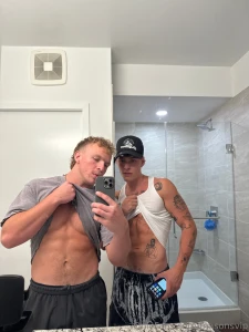 Live now w kade_reese