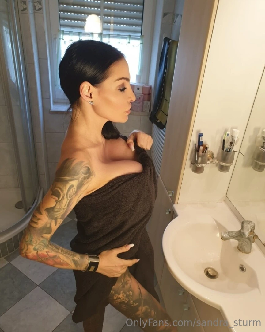 Wer geht ne runde mit mir duschen 