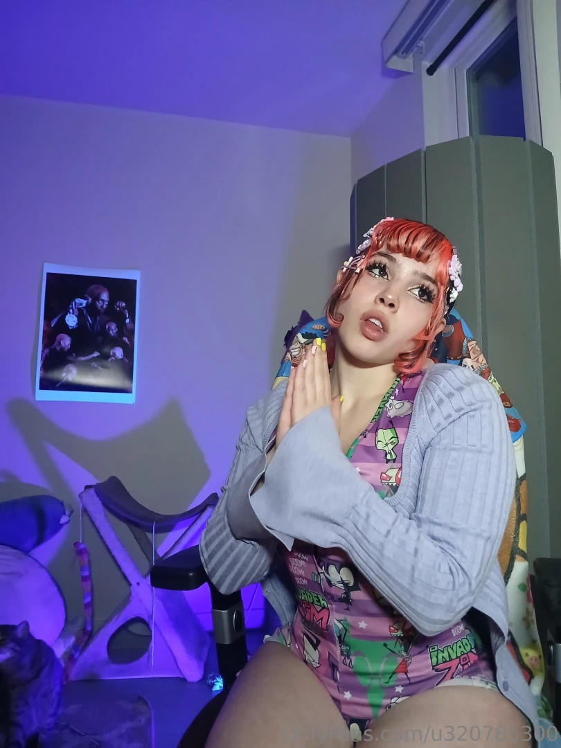 Would u watch invader zim with me and cuddle ba3 i miss you guys so 