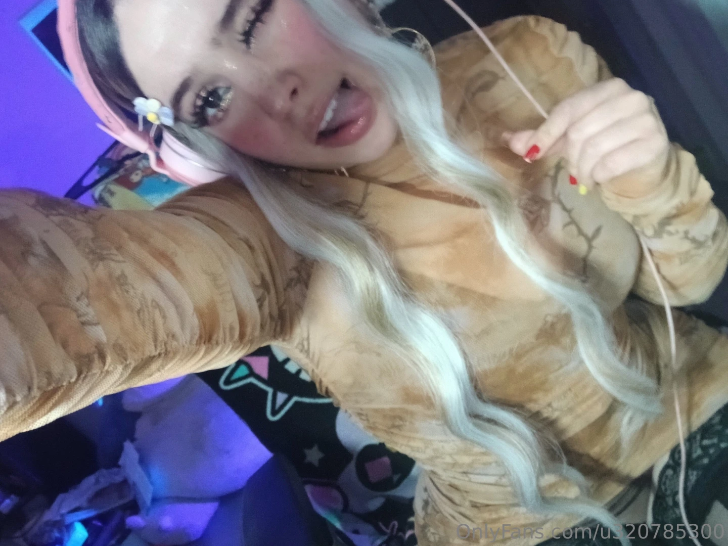 Do you like my new hair i bet you would love it if i bent over for you 