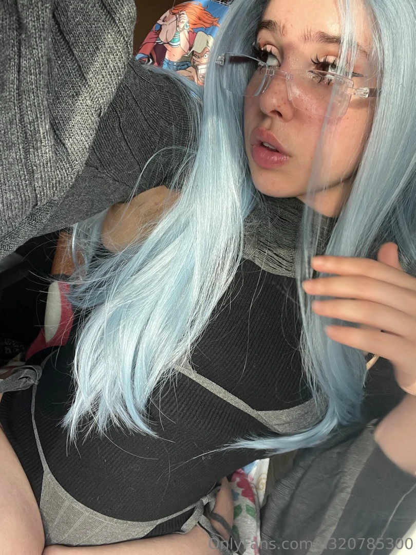 What color hair and nails should i get next 