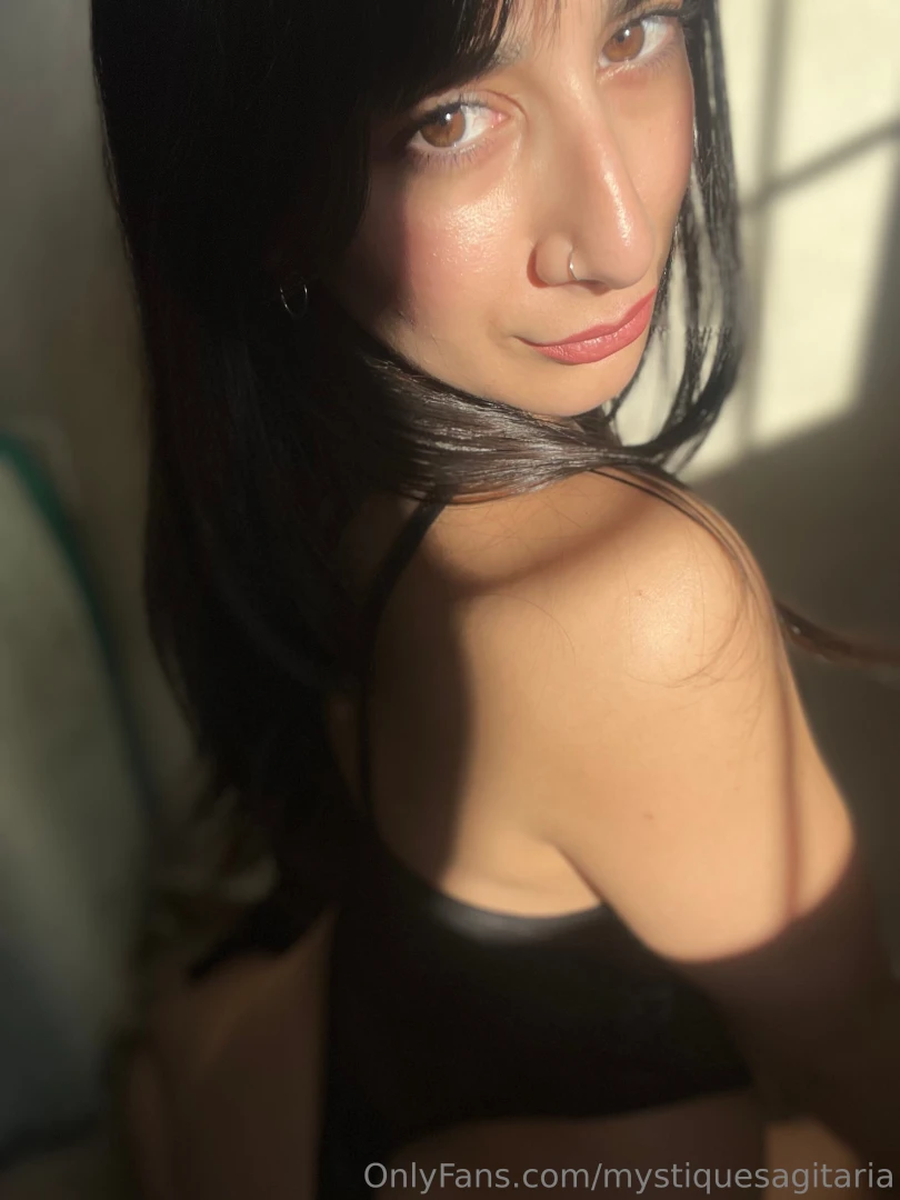 One look is enough to have you on all fours on the ground under my 