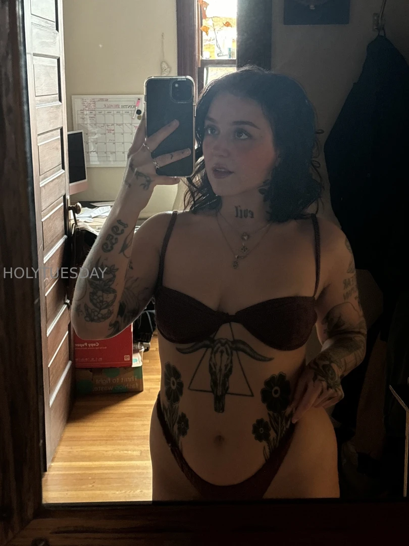 Aren t u proud of me for cleaning my mirror 