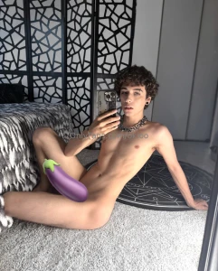 I need someone to 69 with come over dm me about the uncensored version