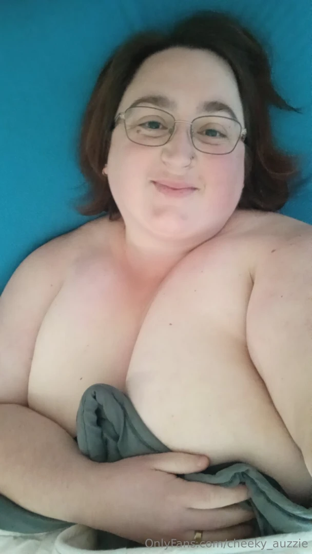 Lazy day in bed today means more naughty content for you 