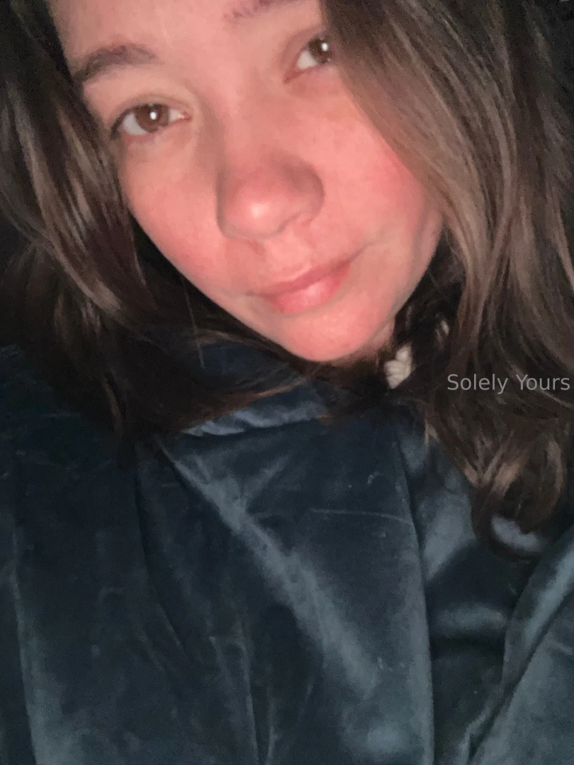 It s early af no makeup no filter what are your sunday plans today 