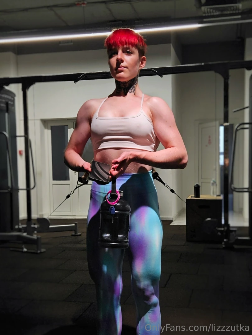 Sporty girl on your feed 