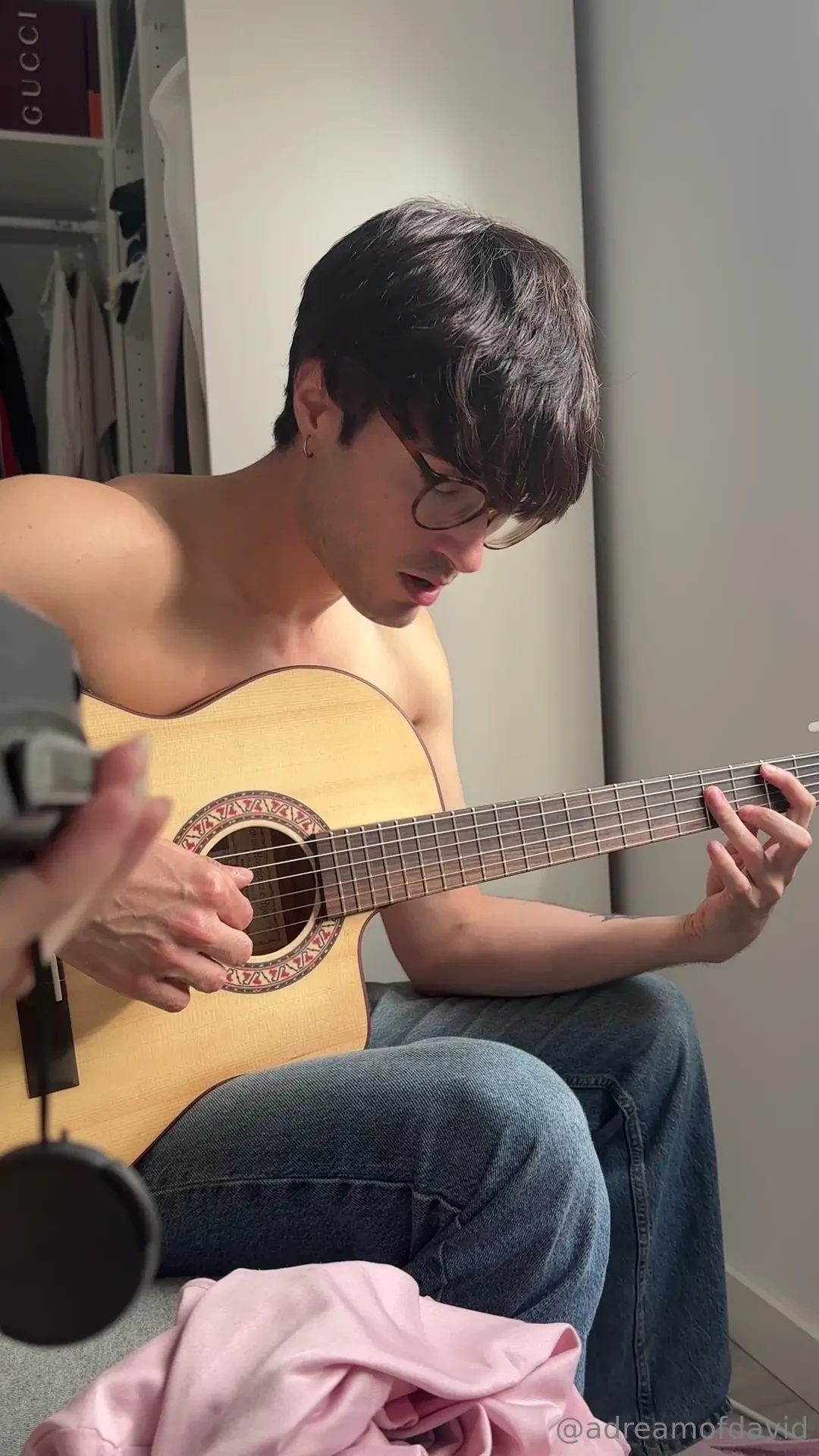 Practicing new songs on my new guitar with nanidanielg 