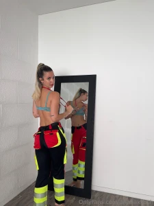 Pov wir sind im dienst und du kommst in meine umkleide rein