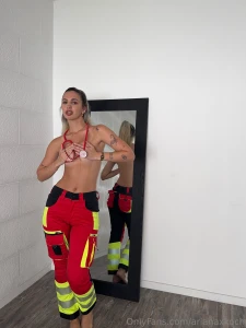 Immer bereit f r einen puls-check wer braucht hier erste hilfe