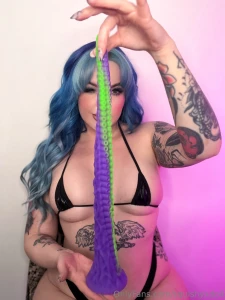 Where do you want it to go or wanna watch it curl up in my pussy or