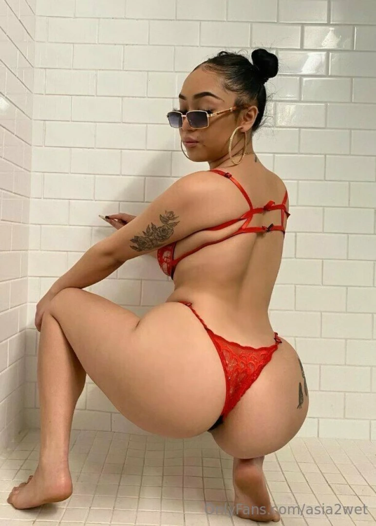 Wanna see what s steamier than my shower cutie dm me now 