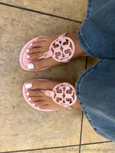 Don t my toes look so good in my tories