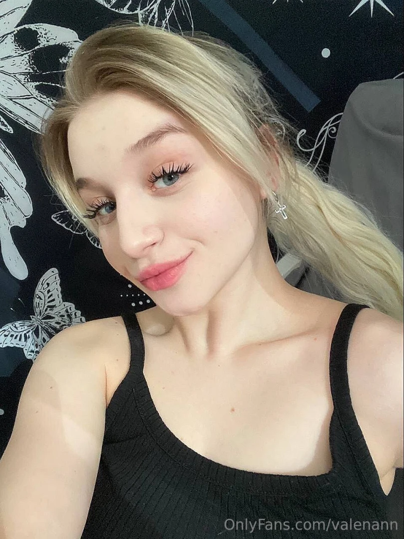 No make up look today i like being bright but sometimes have a mood 