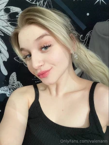 No make up look today i like being bright but sometimes have a mood