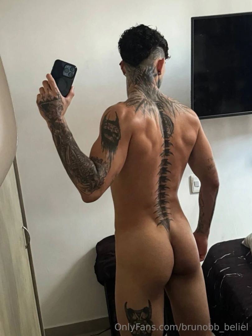 My ass wants a lick will you give it to me 