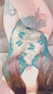 Hi how are all of you today do you like the color green part 1