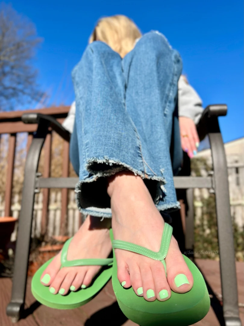 With my new bright green pedi i had to break out the flip flops i part 3 