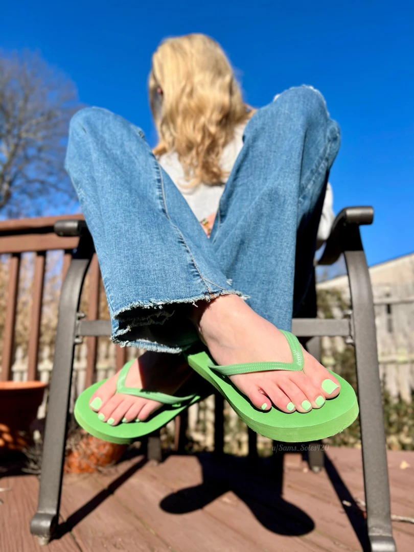 With my new bright green pedi i had to break out the flip flops i 