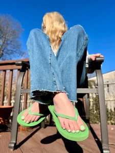 With my new bright green pedi i had to break out the flip flops i part 1