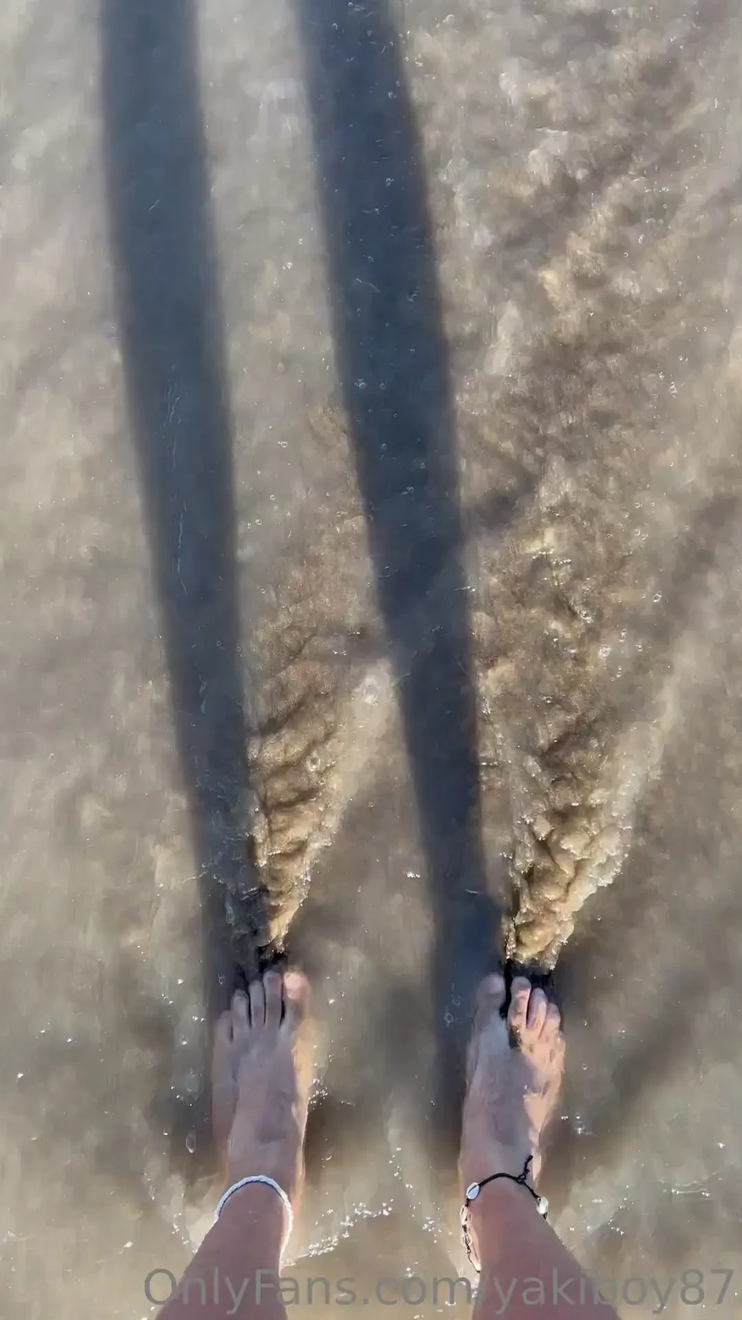 Feet in the sea 