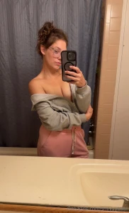 You know you wanna see the pic with my jacket unzipped