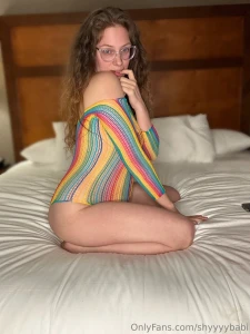 I know you re zooming in to get a better look babe why don t you slide