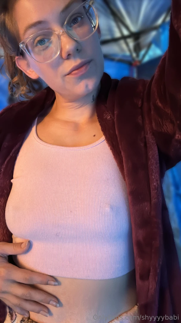 Wanna tell me what you notice first 