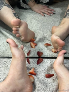 Good morning beta did you dream of kissing my feet like the desperate