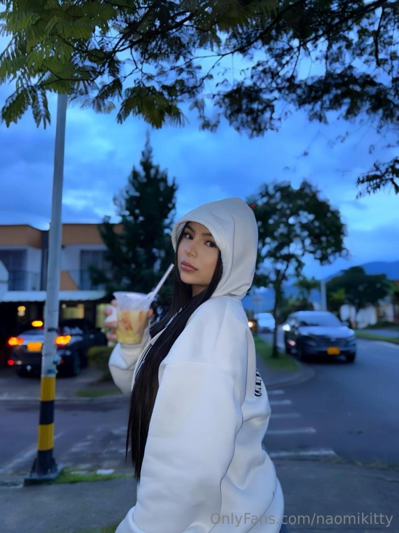 After class i love walking in the quiet when there are almost no part 1 