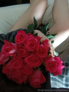 I love roses reciving them always makes my day lt 3