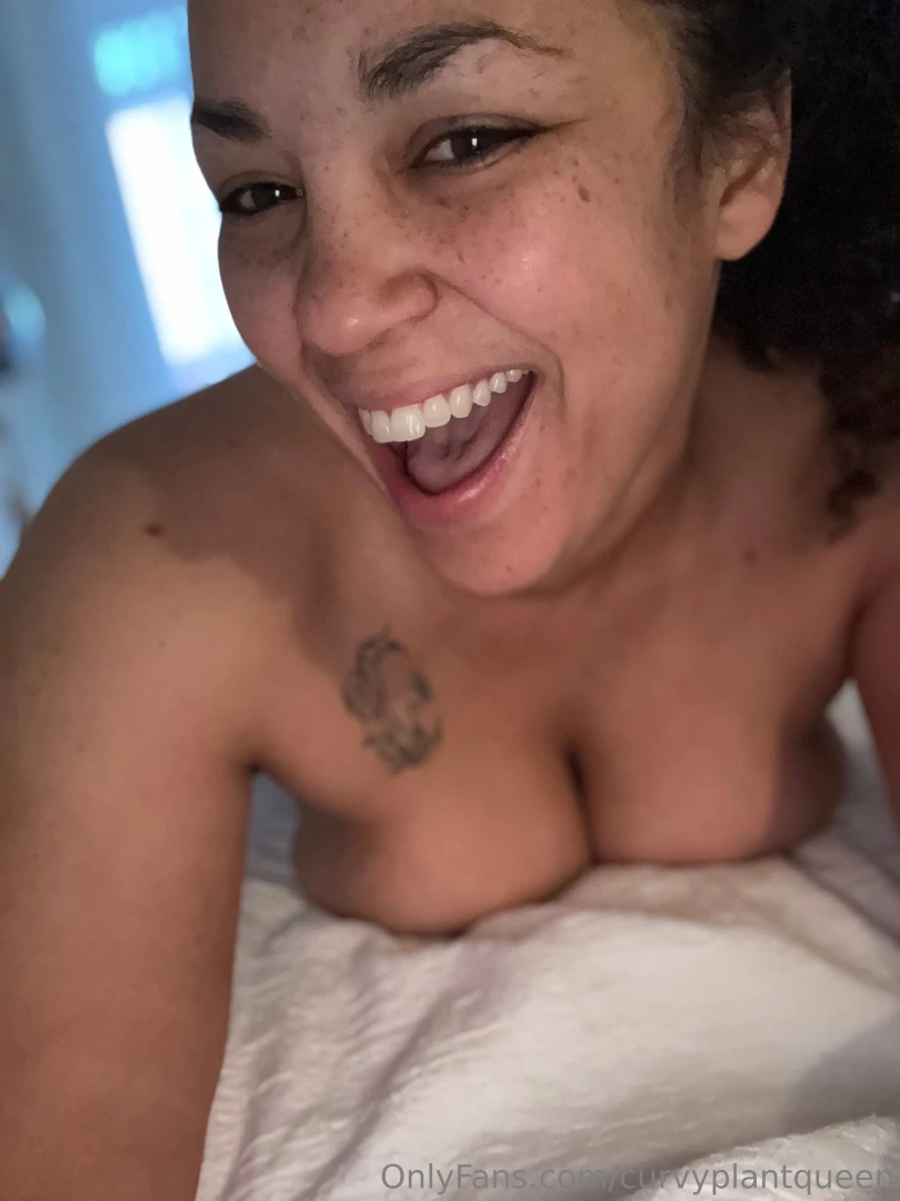 Good morning my sexy fans what should i wear in my next video 