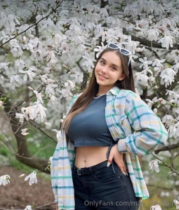 Fresh college cutie leya_le wants to show daddy how wet she is this part 25